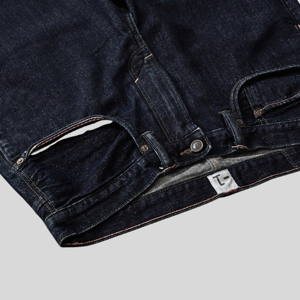 MINUS ONE JEANS REGULAR LEG BLACK ON BLUE