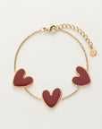 MY JEWELLERY SIERADEN ARMBAND MET BURGUNDY HARTJES ROOD GOUD