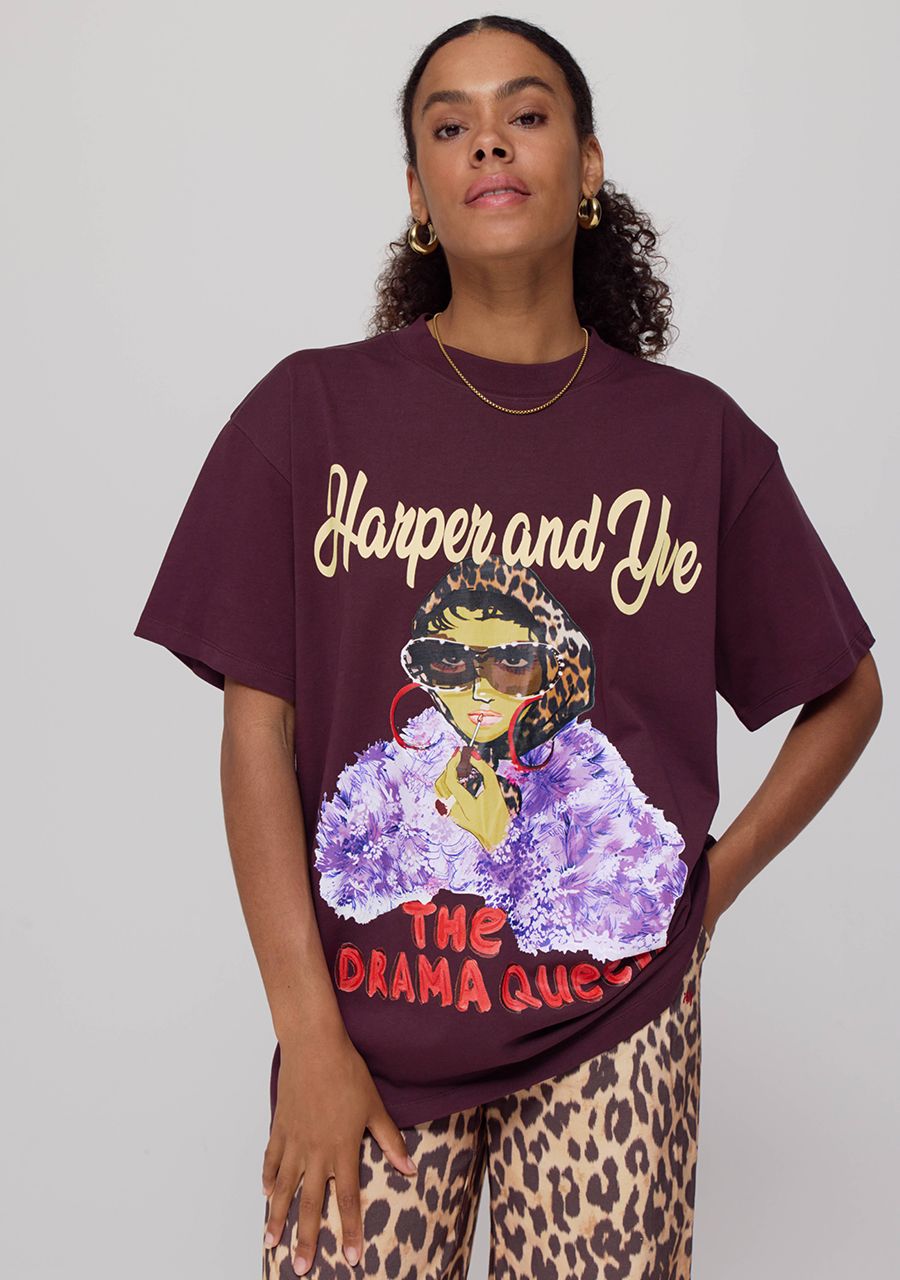 HARPER & YVE T-SHIRT DRAMAQUEEN-SS DARK FUDGE