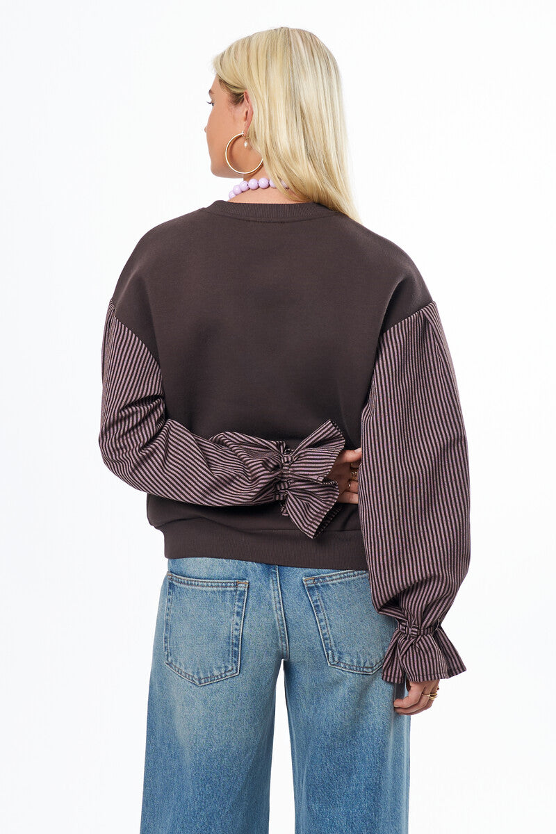 MY JEWELLERY SIERADEN SWEATER MET GESTREEPTE MOUWEN BRUIN