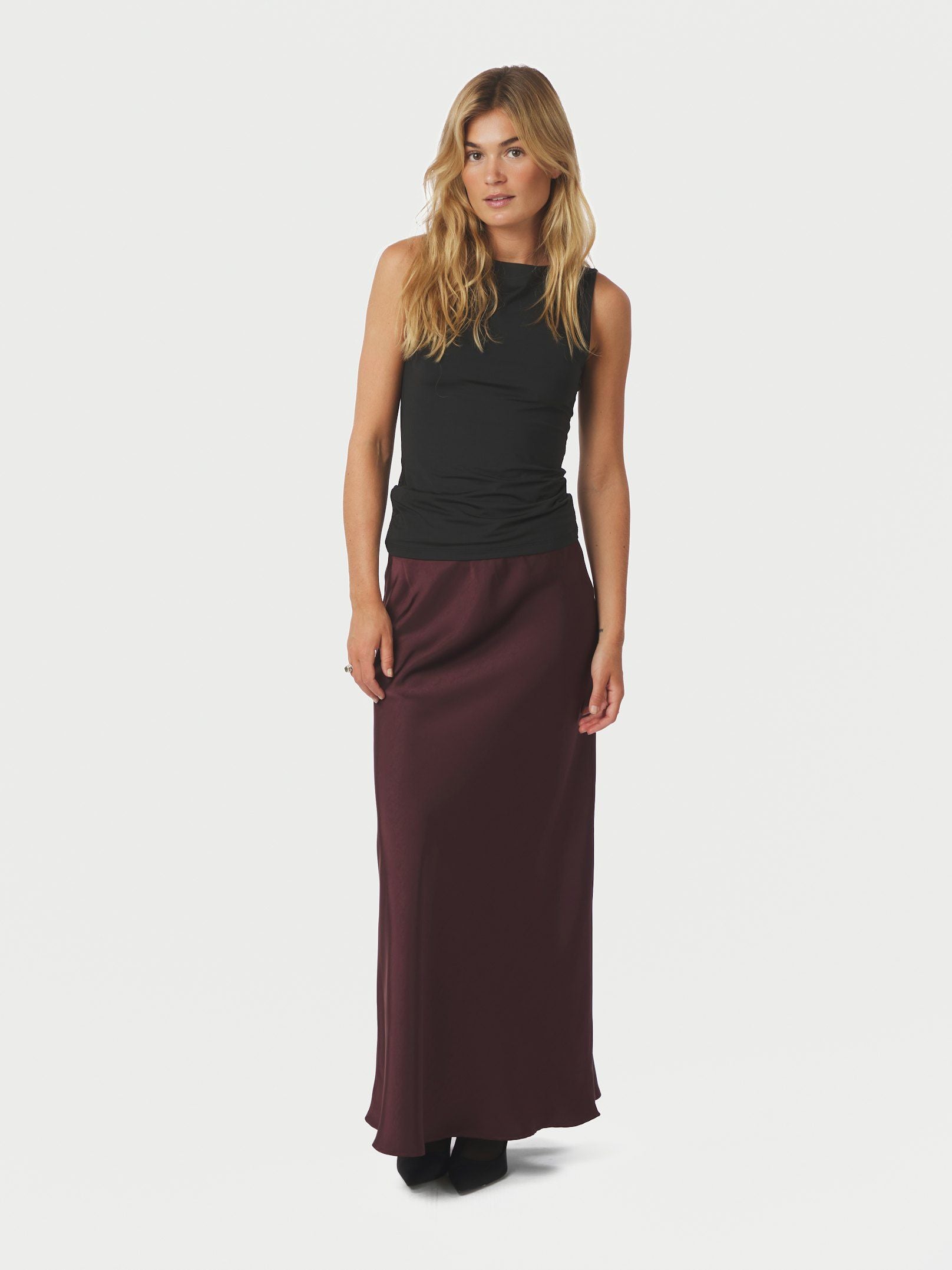 NEO NOIR ROK VICKY HEAVY SATEEN SKIRT BURGUNDY