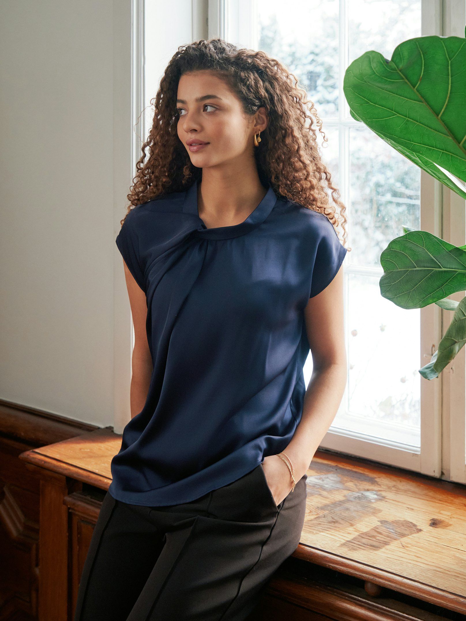 NEO NOIR BLOUSE FLEUR DRAPY SATIN NAVY
