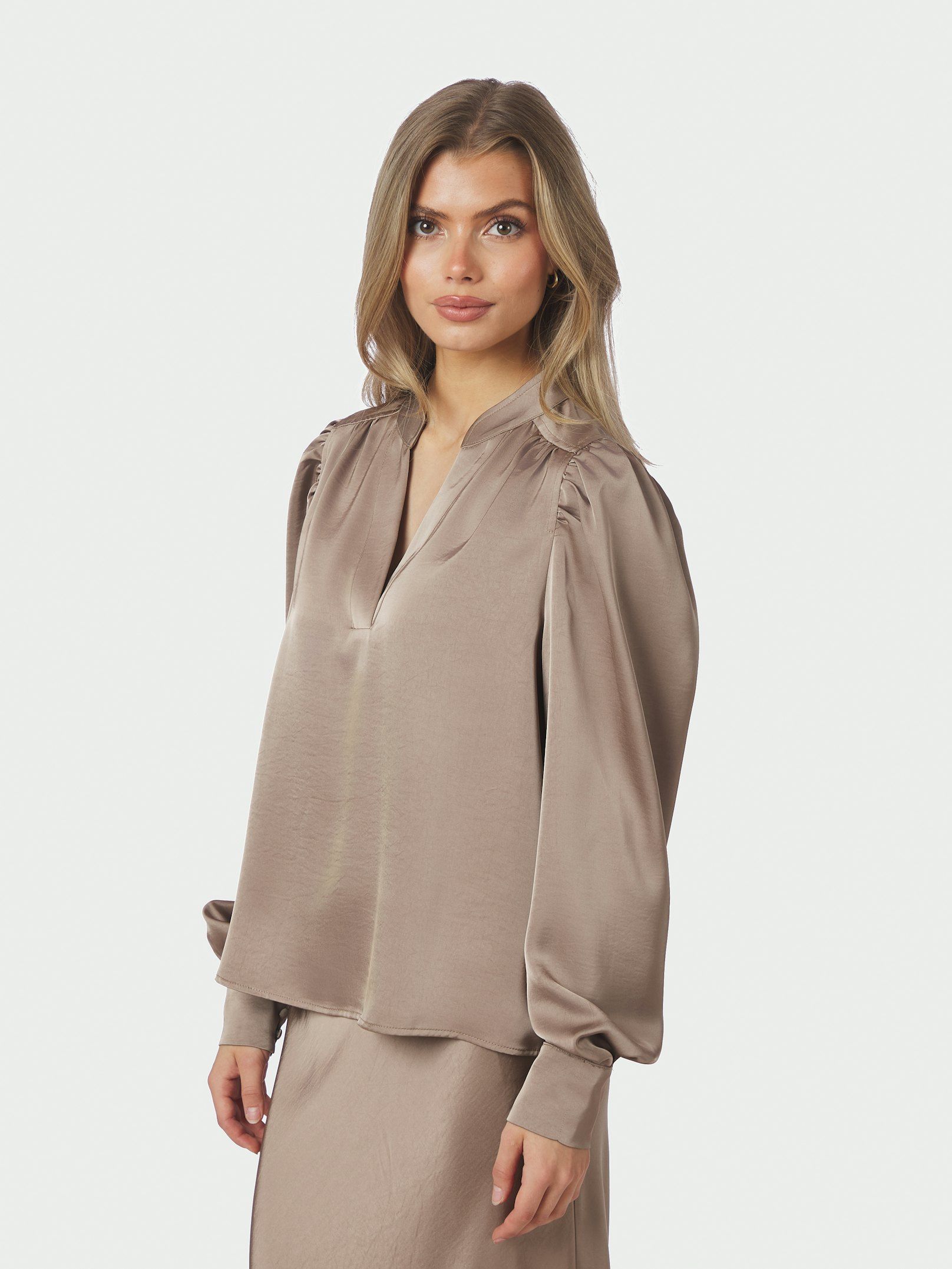 NEO NOIR BLOUSE ROSSLYN HEAVY SATEEN DARK TAUPE
