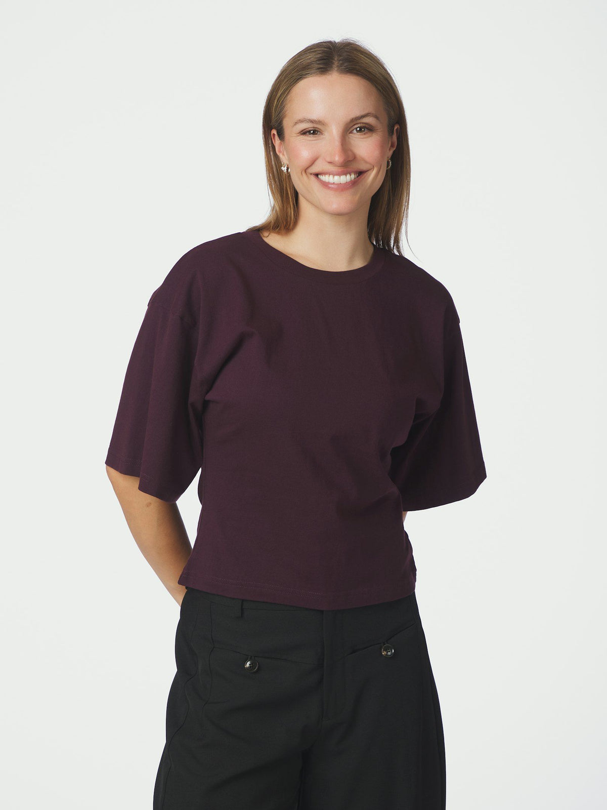 NEO NOIR T-SHIRT ASHA BOXY TEE BORDEAUX