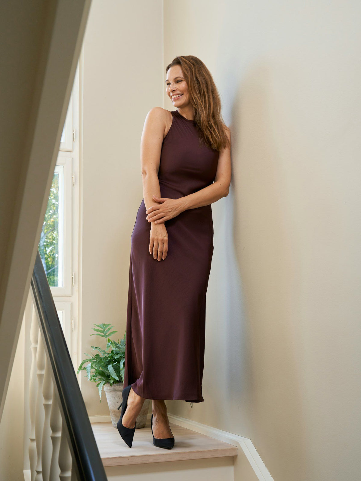 NEO NOIR JURK CELINIE HEAVY SATEEN DRESS BURGUNDY