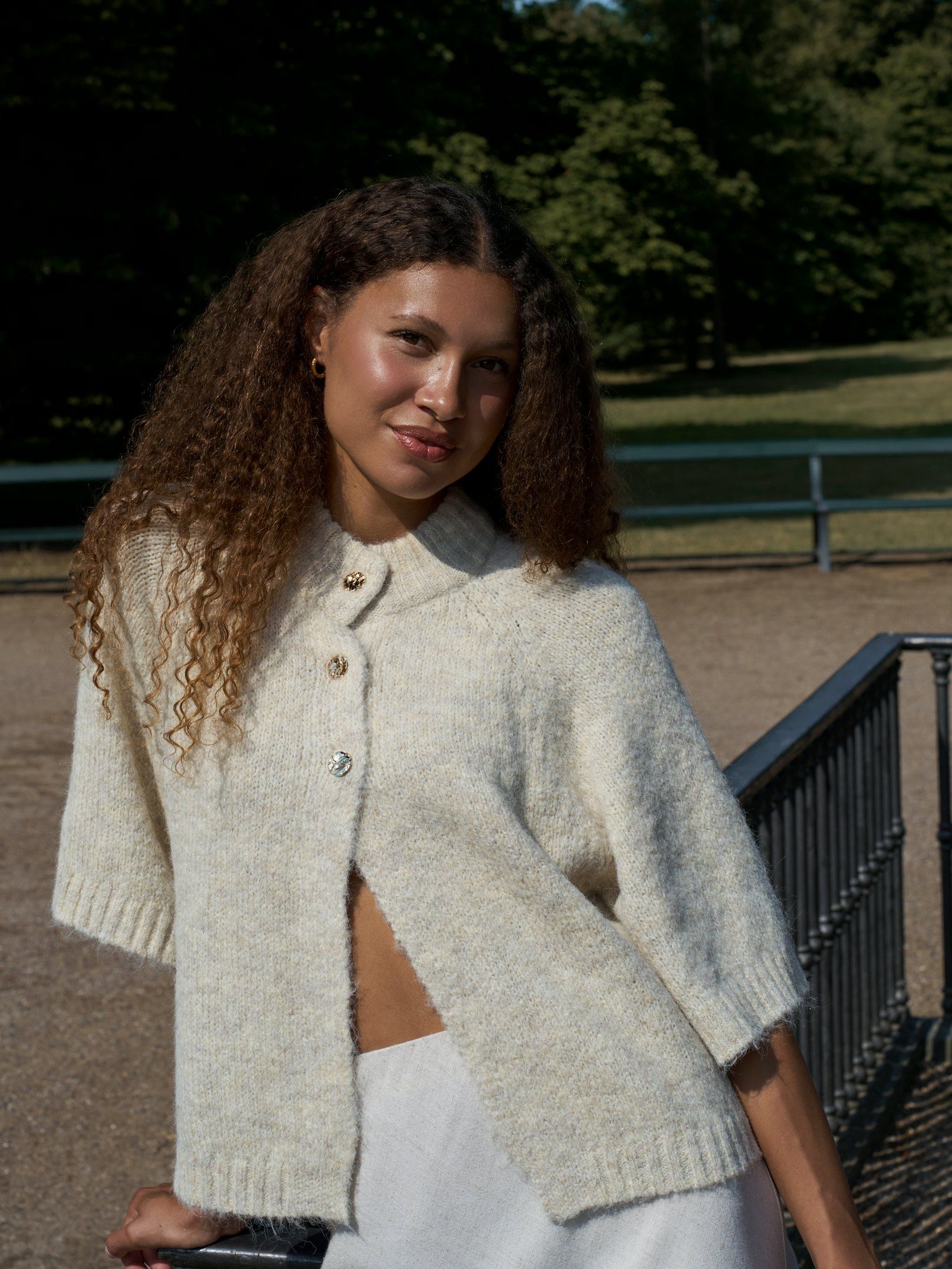 NEO NOIR VEST BENUTA FLUFFY KNIT CARDIGAN IVORY