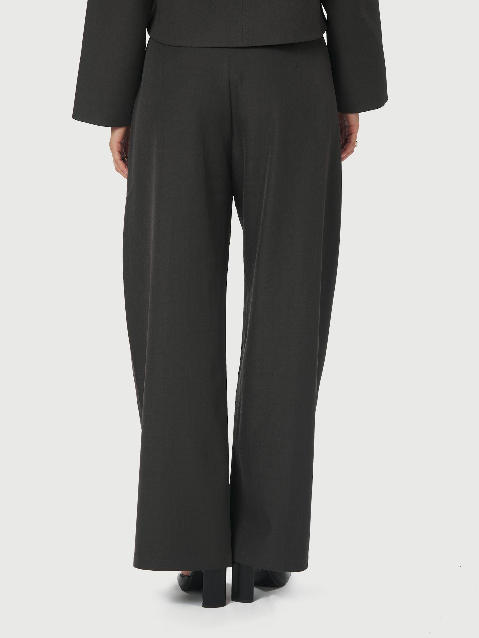 NEO NOIR PANTS TILIAN STRUCTURE DARK GREY