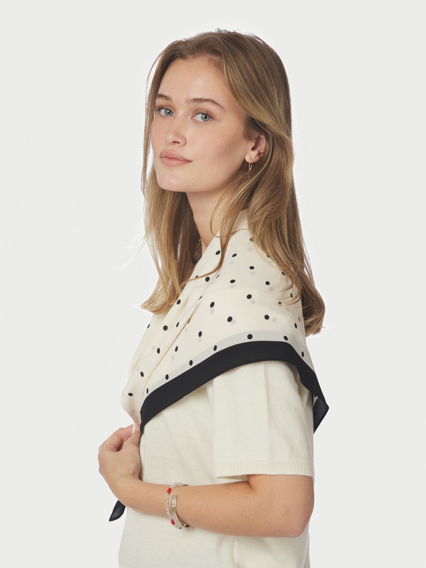 NEO NOIR SJAALTJE TAMMA BIG DOT SCARF OFF WHITE
