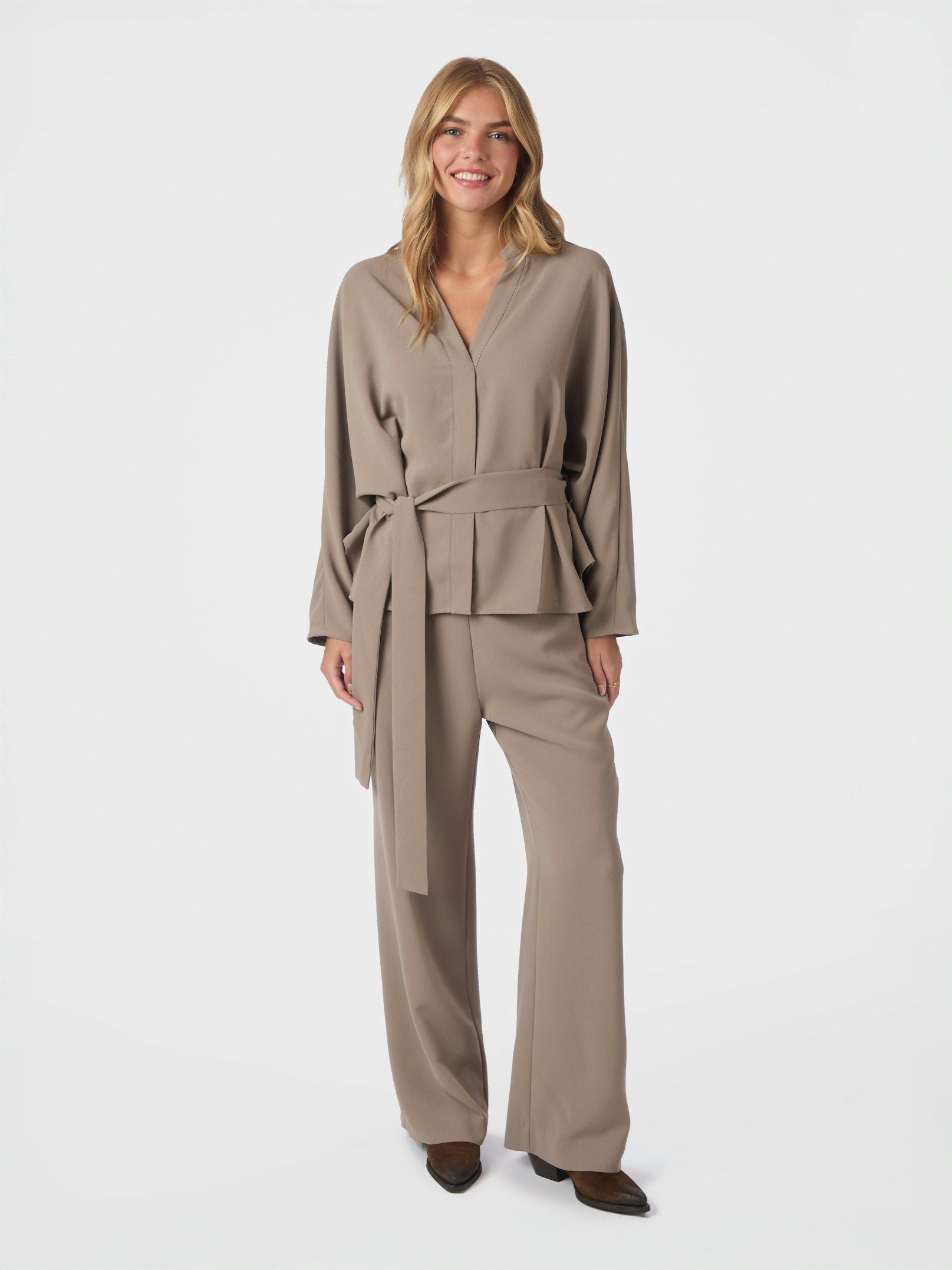 NEO NOIR PANTS LUNET CREPE TAUPE