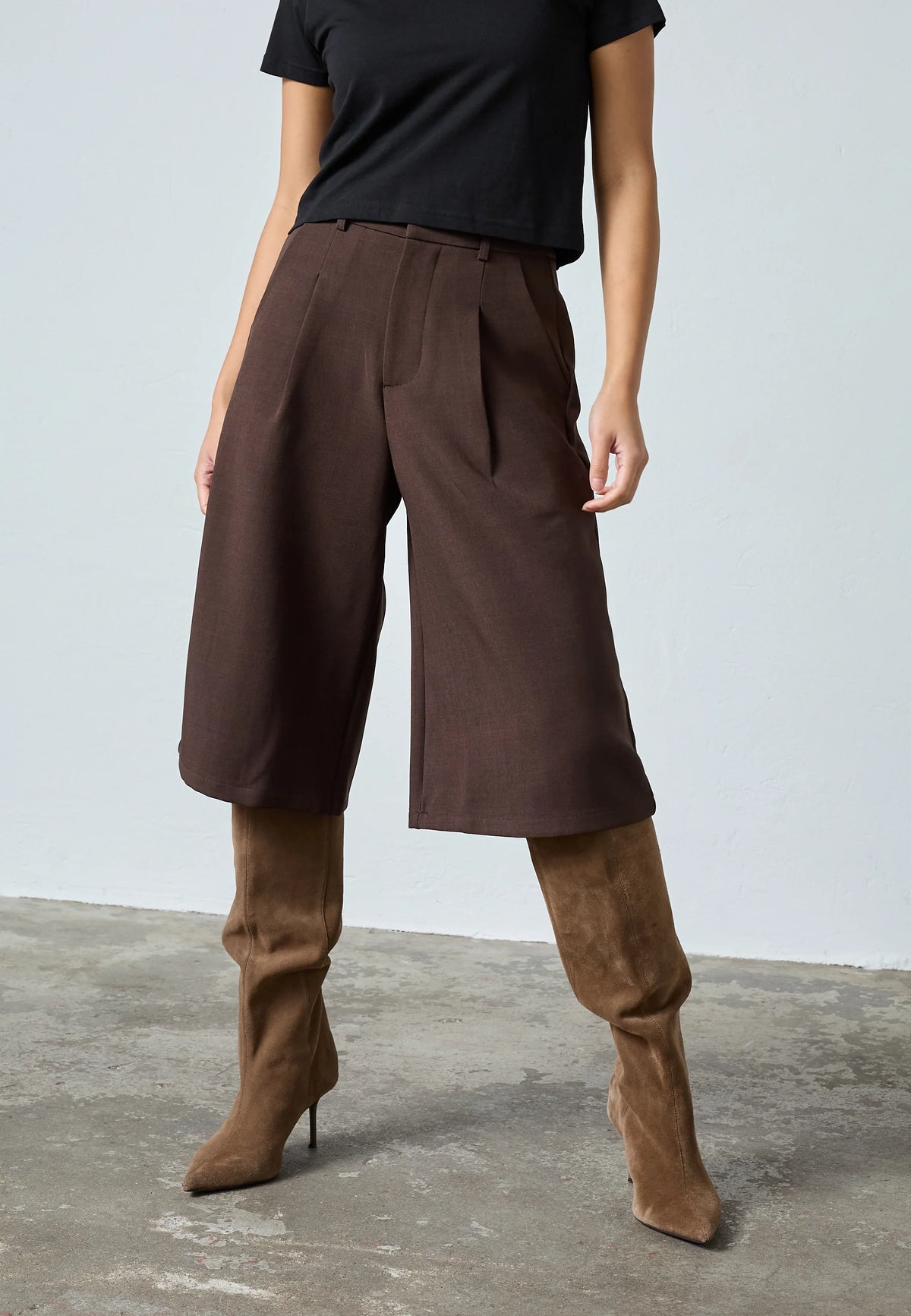 SISTERS POINT JORT GREAT-L.SHO2 DARK CHOCOLATE