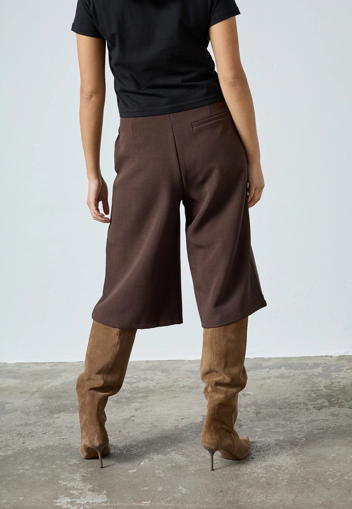 SISTERS POINT JORT GREAT-L.SHO2 DARK CHOCOLATE