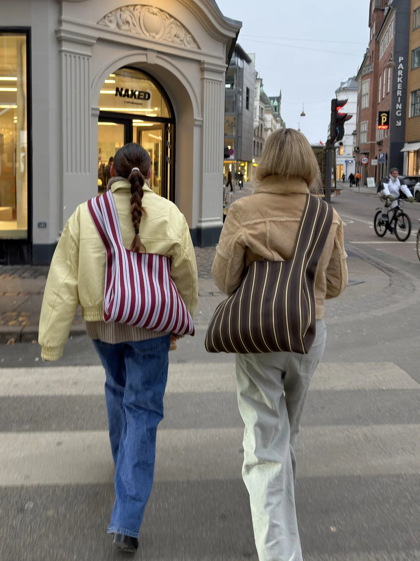 MOSJ ATELIER TAS THE BURGUNDY BOXER BAG