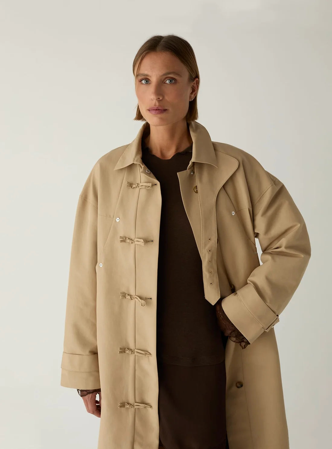 LAAGAM JAS ANTWERP TRENCHCOAT CAMEL