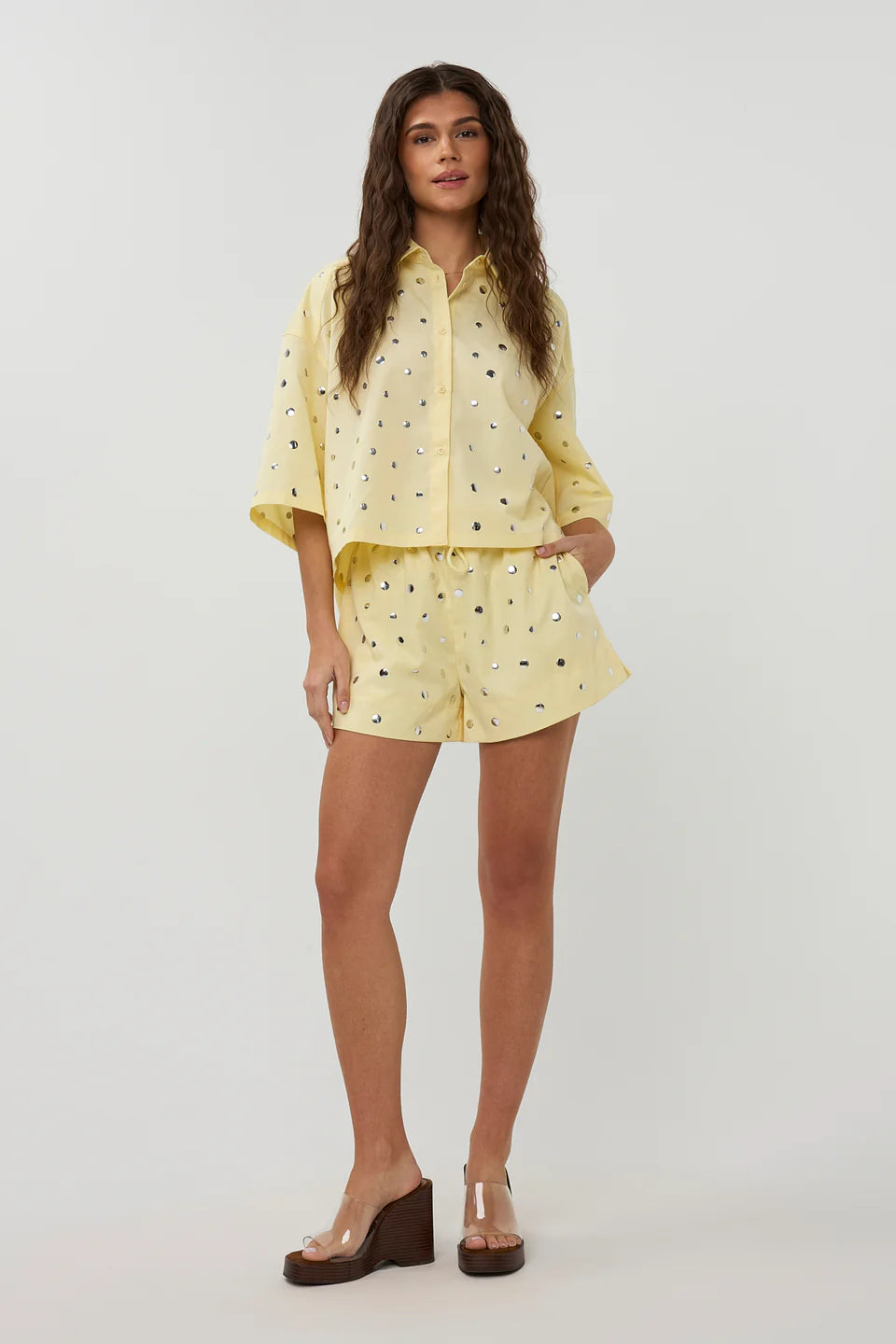 STUDIO AMAYA SHORT NIV STUDS YELLOW