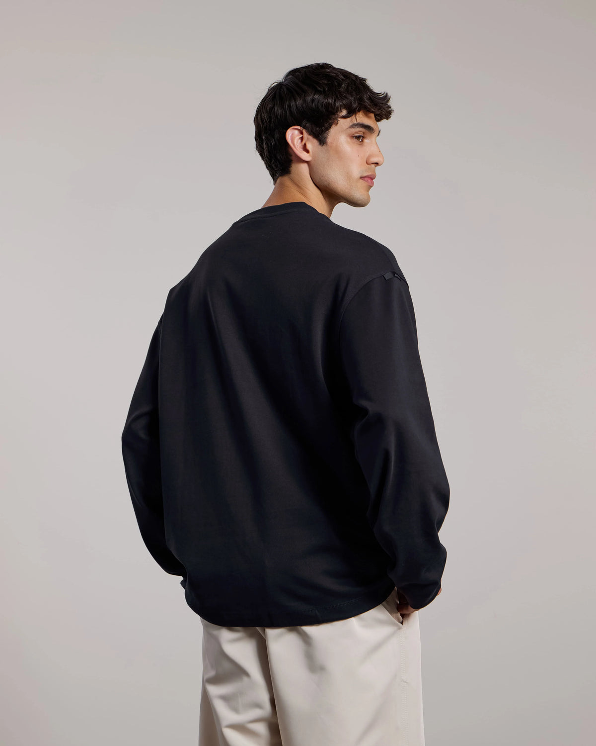 AEDEN SWEATER ARIS LONGSLEEVE TEE BLACK