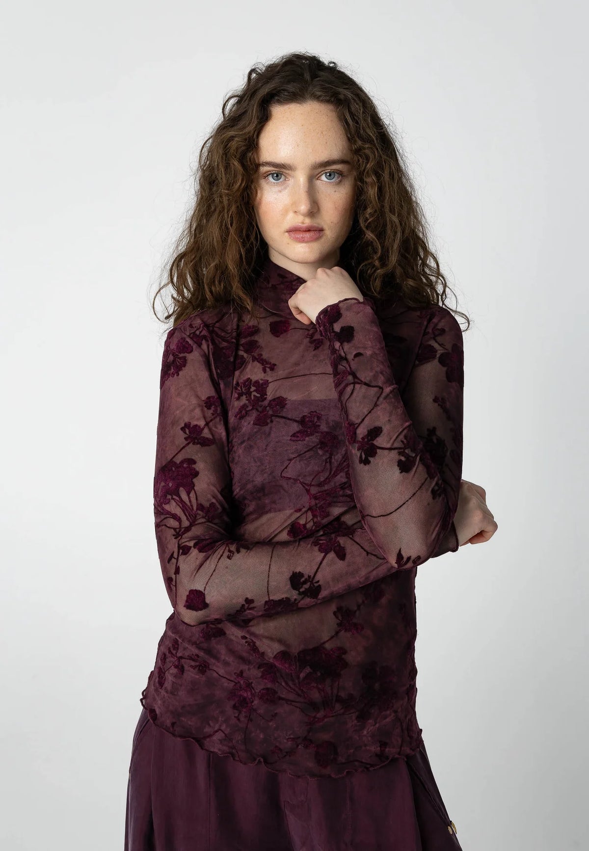 COSTER COPENHAGEN TOP EVE MESH TURTLENECK BORDEAUX FLOWER