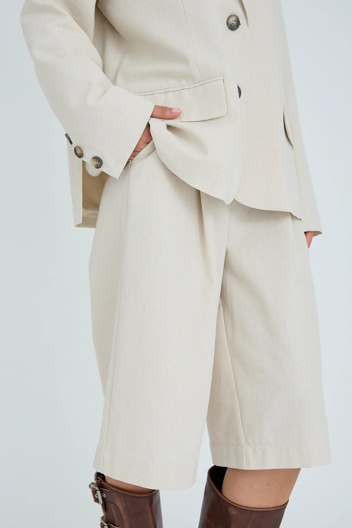 A-VIEW SHORT LINA JORTS SAND