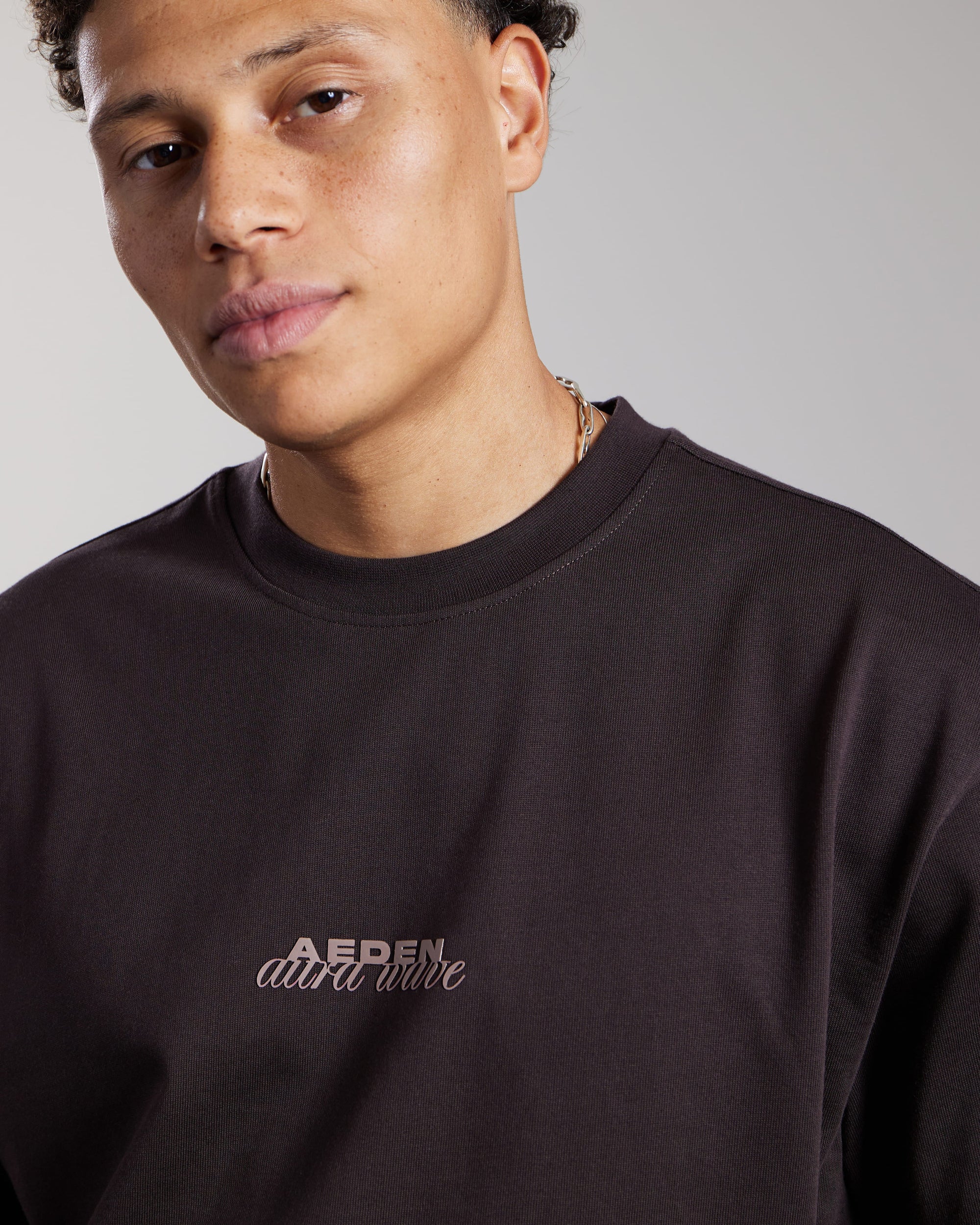 AEDEN T-SHIRT LUCIUS TEE GANACHE