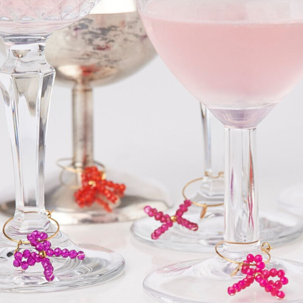 MY JEWELLERY WIJNGLAS-BEDELS STRIKJES COLORS