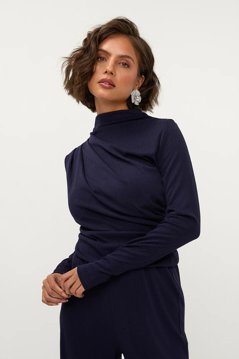 STUDIO AMAYA TOP BO LONGSLEEVE HIGH NECK DRAPED NAVY