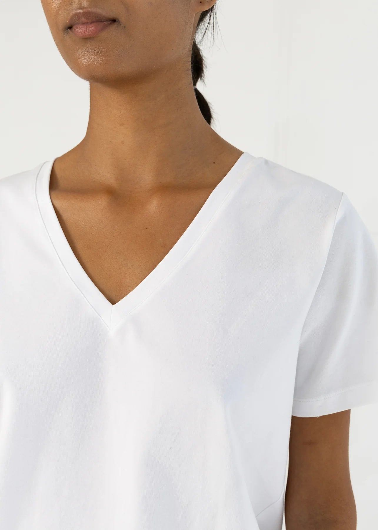 COSTER COPENHAGEN T-SHIRT WITH V-NECK MID SLEEVES WHITE