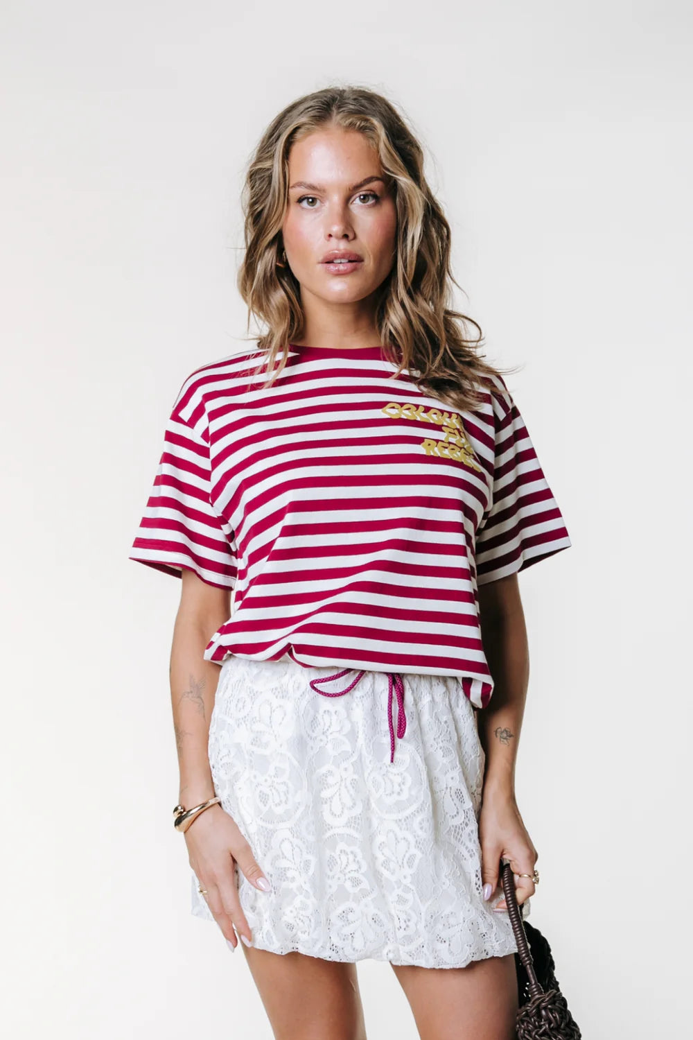 COLOURFUL REBEL T-SHIRT PUFF LOGO STRIPE LOOSEFIT DEEP BURGUNDY