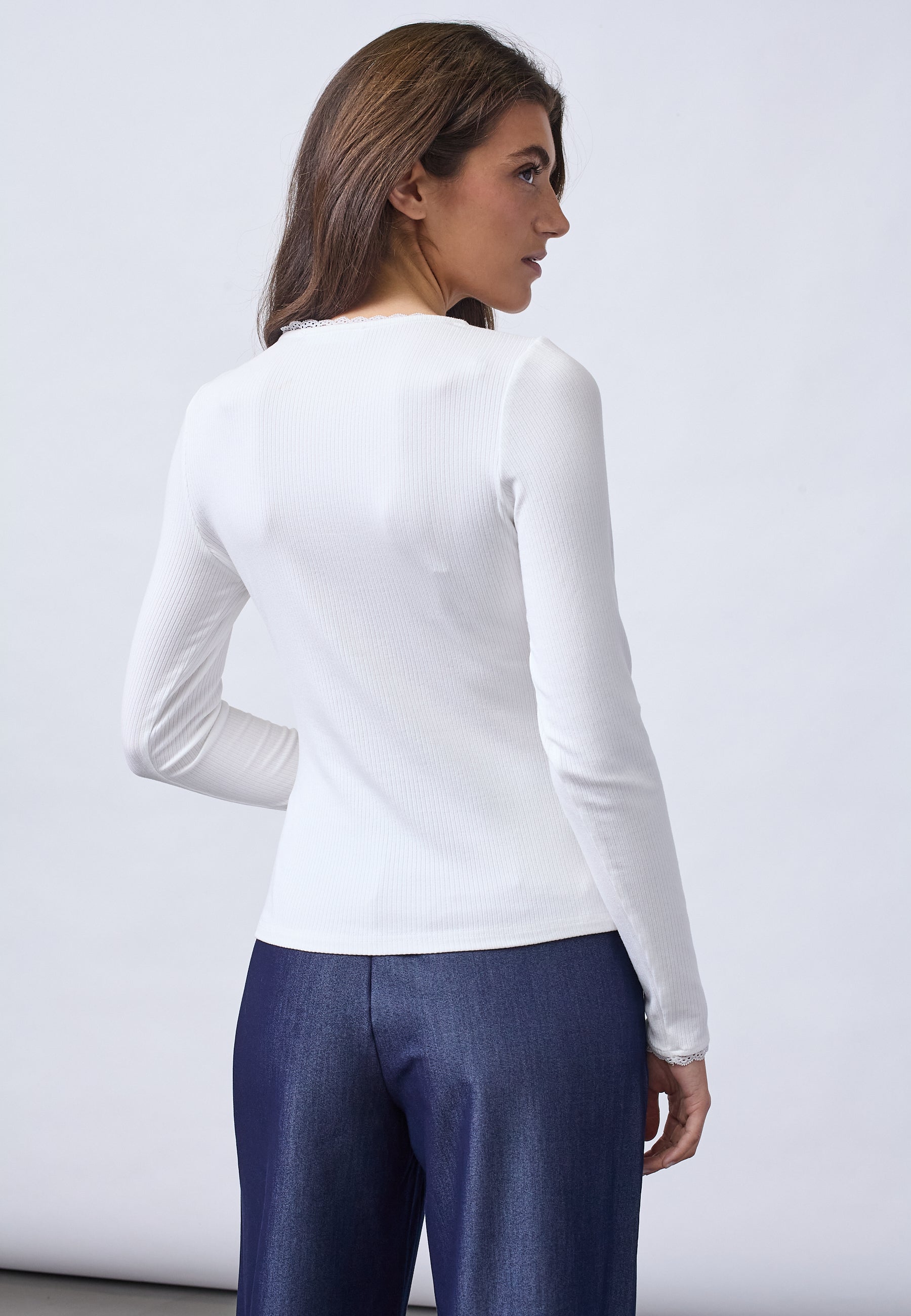 SISTERS POINT TOP VACCO-LS OFF WHITE